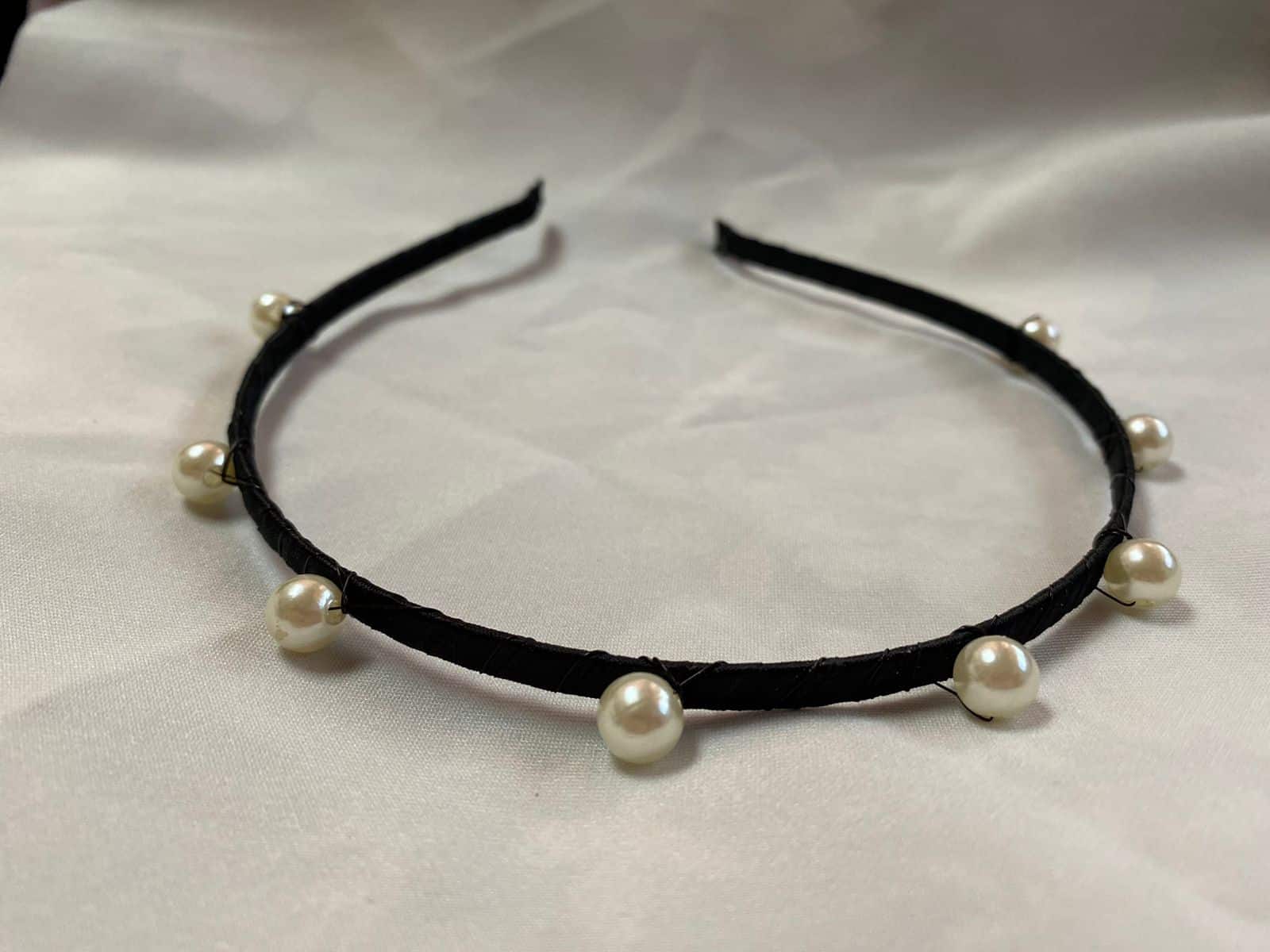 Diadema Negra con Perlas